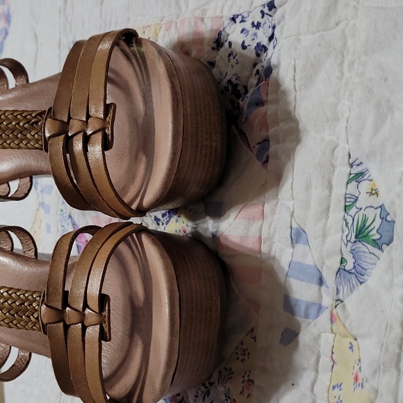 UGG Wedge Sandals Size 8 - Picture 8 of 10